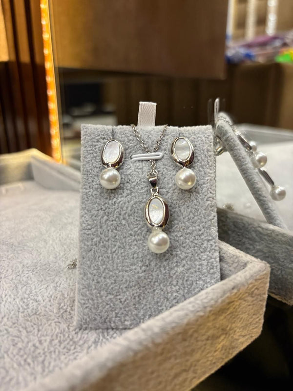 Silver Pearl Locket Set – Classic Edition