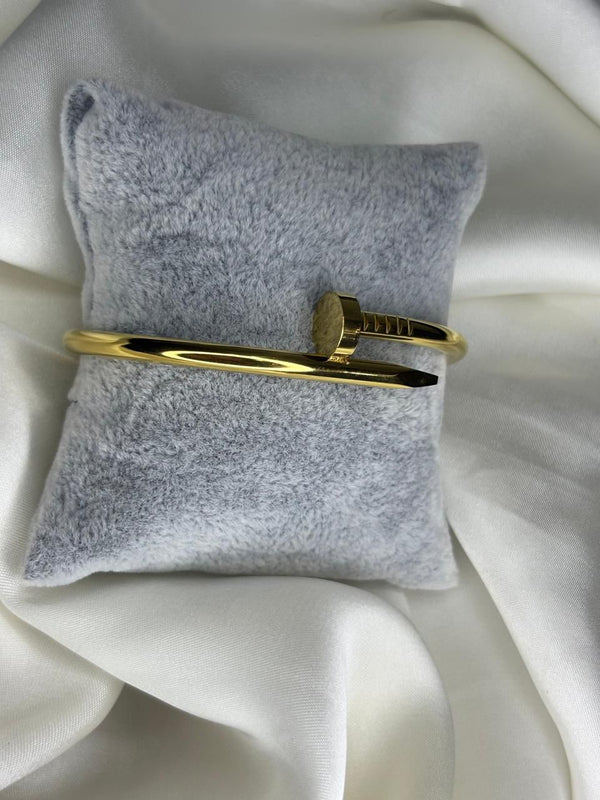 Nail Cuff – Gold Edition